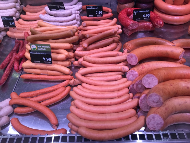 charcuterie-GINASSERVIS-min_sausages_meat_butchery-1069321